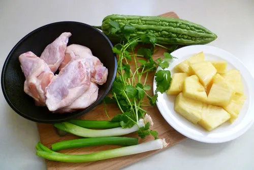 Cách nấu canh gà nấu dứa và khổ qua ngon tại nhà