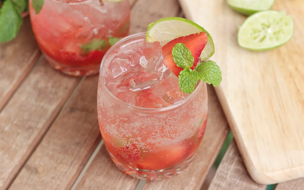 CÁCH PHA STRAWBERRY MOJITO DÂU TÂY DỄ TẠI NHÀ