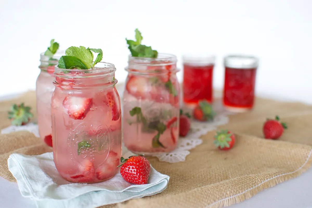 CÁCH PHA STRAWBERRY MOJITO DÂU TÂY DỄ TẠI NHÀ