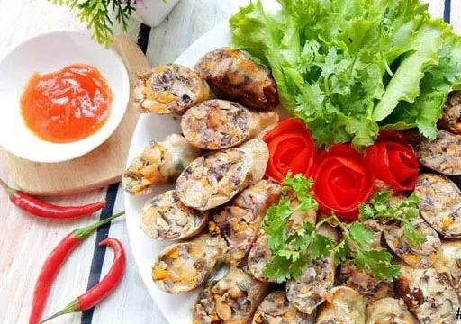 CÔNG THỨC LÀM MÓN LÒNG LỢN NHỒI THỊT CHIÊN GIÒN