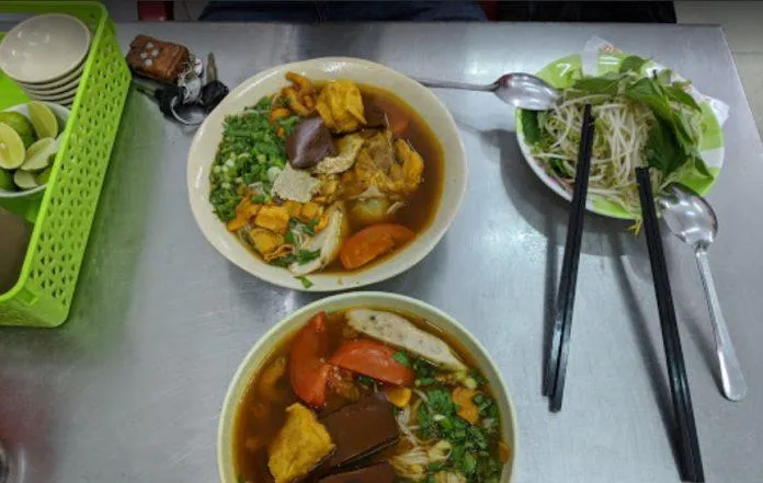 10 quán bánh canh cua ngon ở Sài Gòn