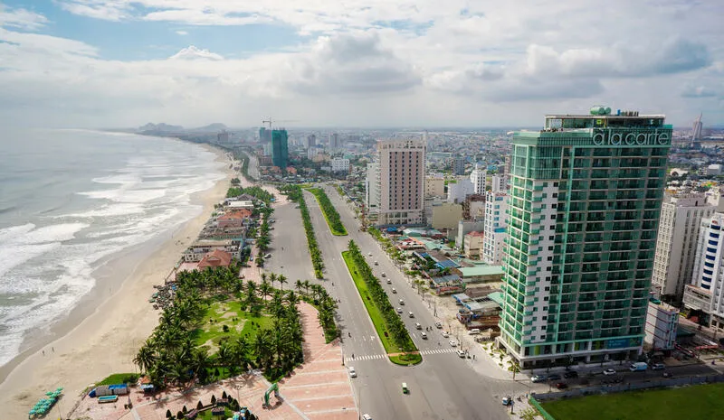 Bãi đá đen Đà Nẵng – Khám phá bãi tắm hoang sơ, hút khách