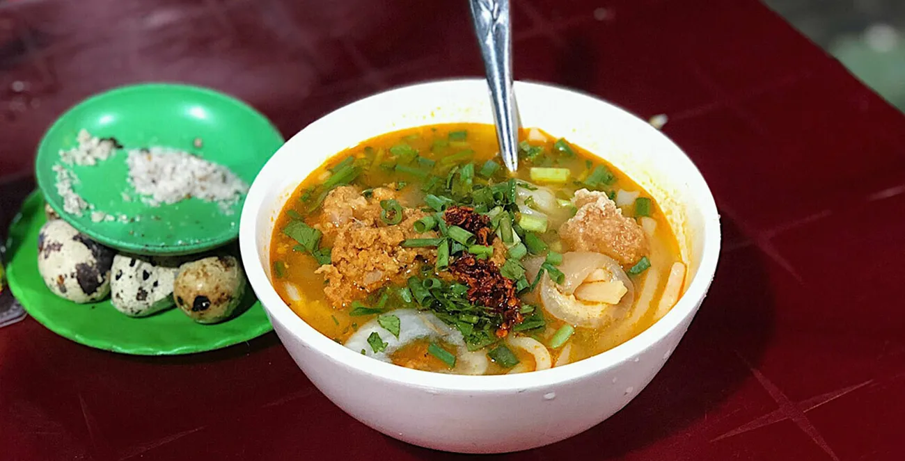 Bánh canh khô Huế – Giới thiệu cách làm và các quán ăn ngon 