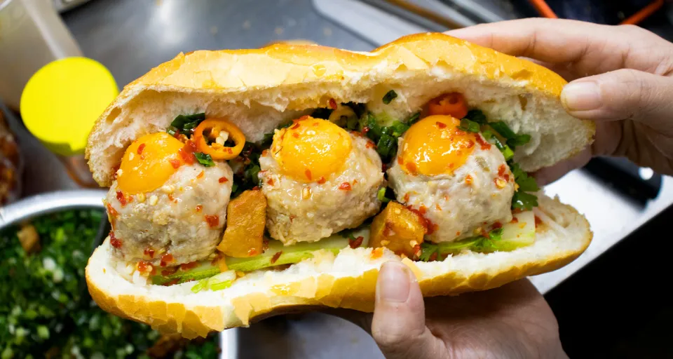 Bánh mì xíu mại Vũng Tàu và top 10 địa chỉ quán ăn nổi tiếng