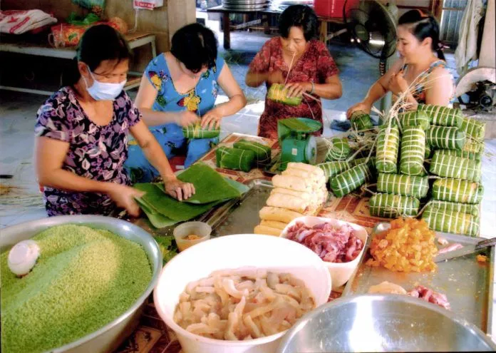 Bánh tét Trà Cuôn: Đặc sản Trà Vinh ăn một lần mê vạn lần