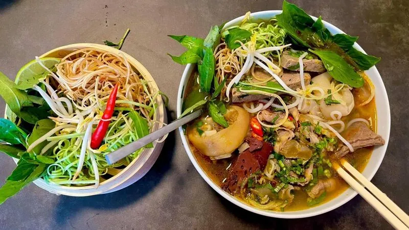 Bún bò Sài Gòn – Sự hòa nhập của ẩm thực xứ Huế