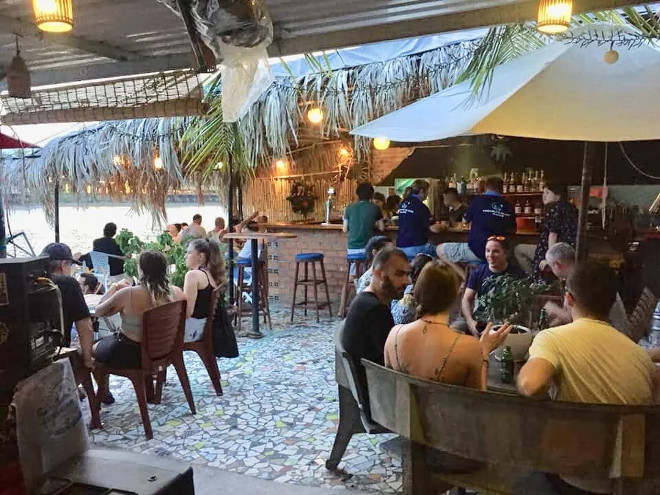 Bùng cháy hết mình cùng với top 3 bar Nha Trang beach "xịn sò" nhất