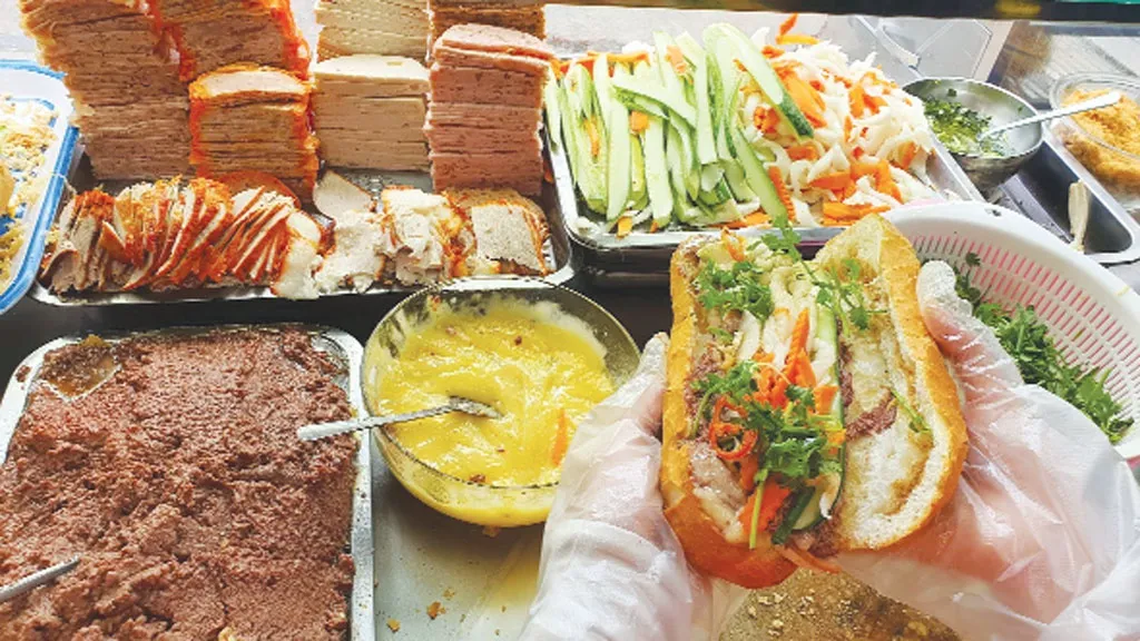 Top tiệm bánh mì Sài Gòn ngon “nuốt lưỡi" không thể bỏ qua