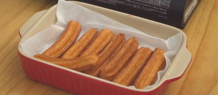 Cách làm bánh Churros sốt chocolate không cần lò nướng siêu dễ