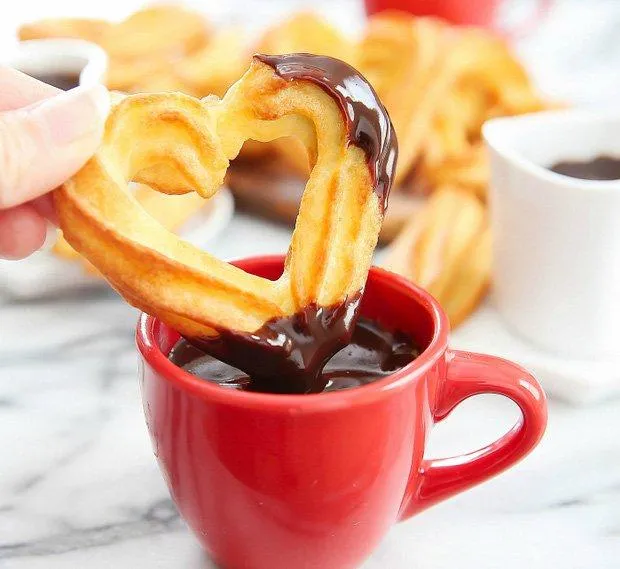 Cách làm bánh Churros sốt chocolate không cần lò nướng siêu dễ