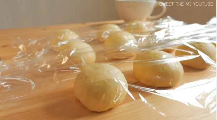 Cách làm bánh Cream Bun không cần lò nướng mời cả nhà cực thích!