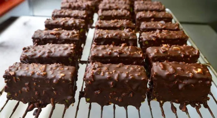 Cách làm bánh hạt dẻ cười bọc chocolate siêu hấp dẫn tại nhà