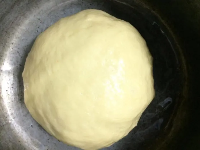 Cách làm bánh mì chà bông nhân phô mai tan chảy ngay tại nhà