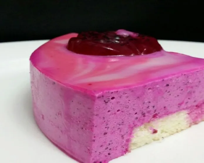 Cách làm bánh mousse thanh long ruột đỏ tại nhà ngon khó cưỡng