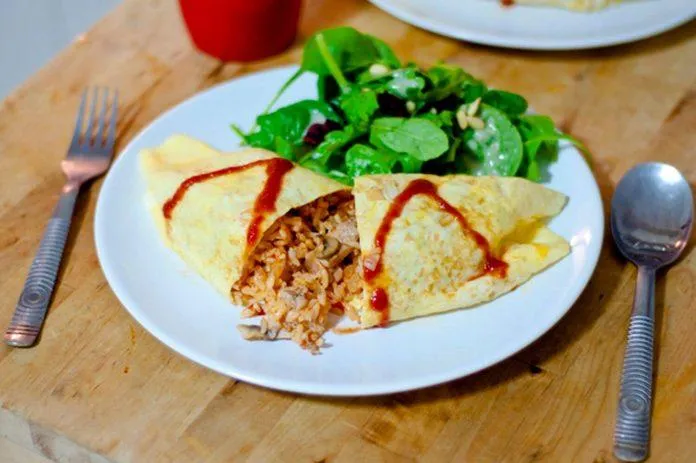 Cách làm cơm chiên trứng Omurice Nhật Bản ngon khó cưỡng