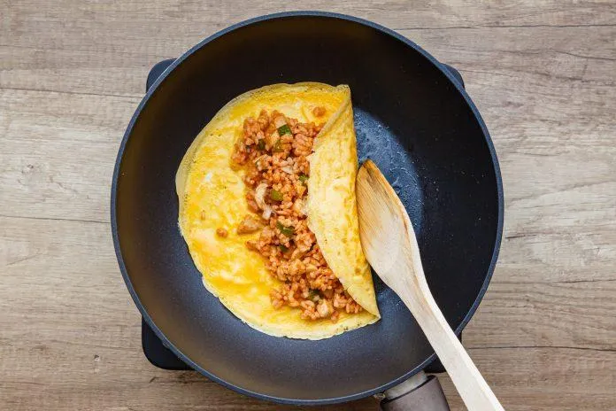 Cách làm cơm chiên trứng Omurice Nhật Bản ngon khó cưỡng