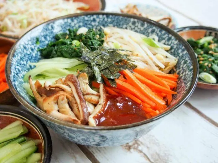 Cách làm cơm trộn Bibimbap Hàn Quốc hấp dẫn, thơm ngon