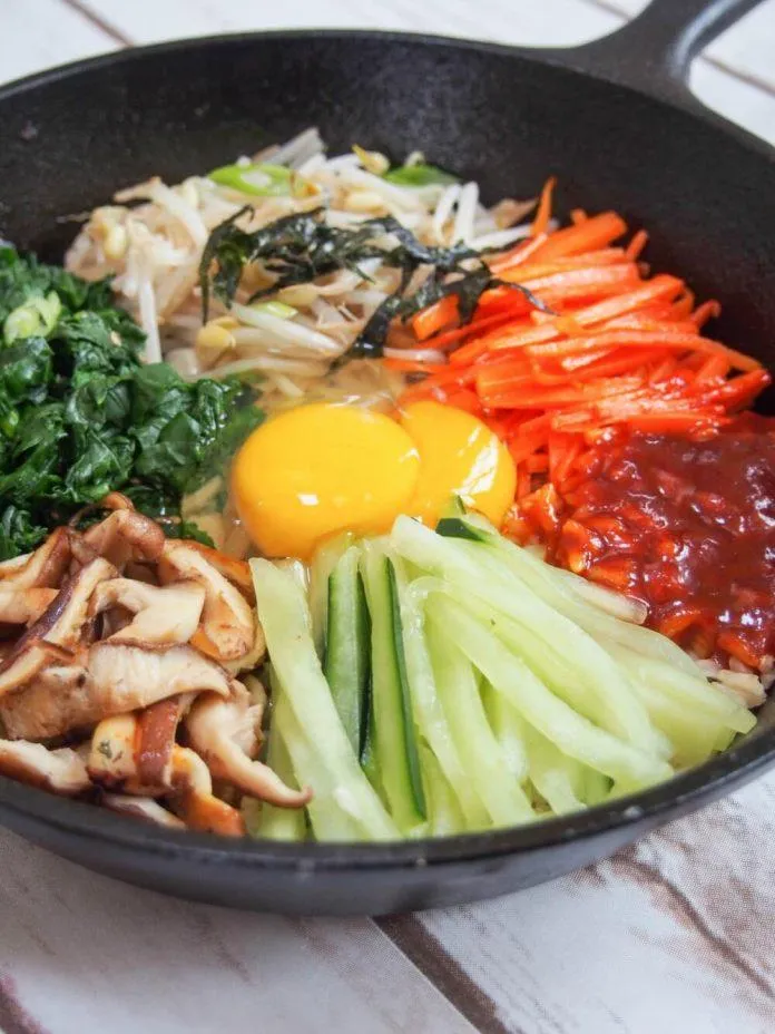 Cách làm cơm trộn Bibimbap Hàn Quốc hấp dẫn, thơm ngon