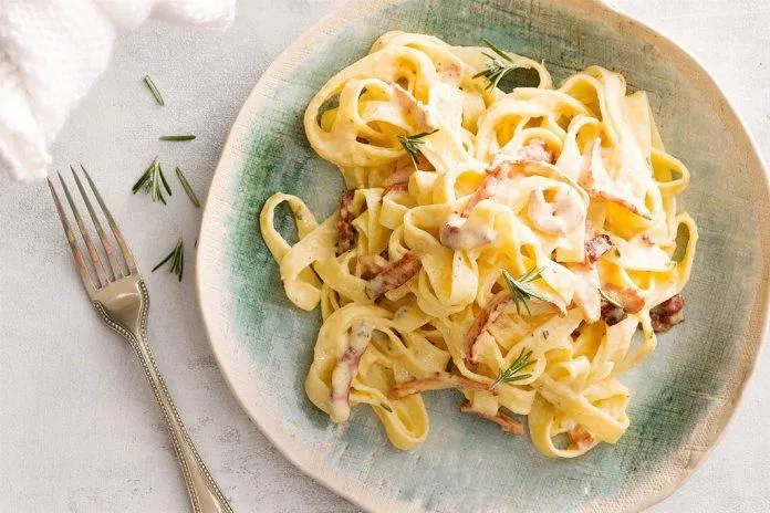 Cách làm mì Ý Carbonara tại nhà: Hương vị béo ngậy tự nhiên, không lo bị ngán!