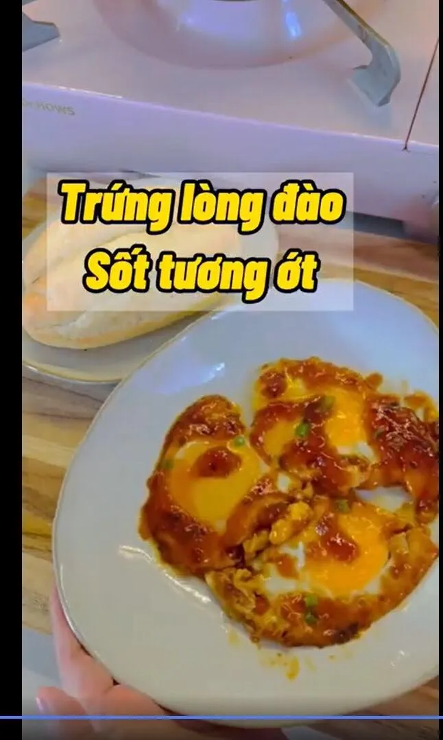 Cách làm trứng lòng đào sốt tương ớt siêu ngon và cực kỳ đơn giản