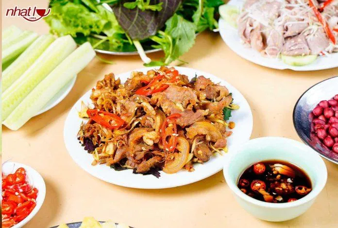 Cẩm nang food tour Hải Phòng với 15 quán ngon bạn không thể bỏ lỡ!