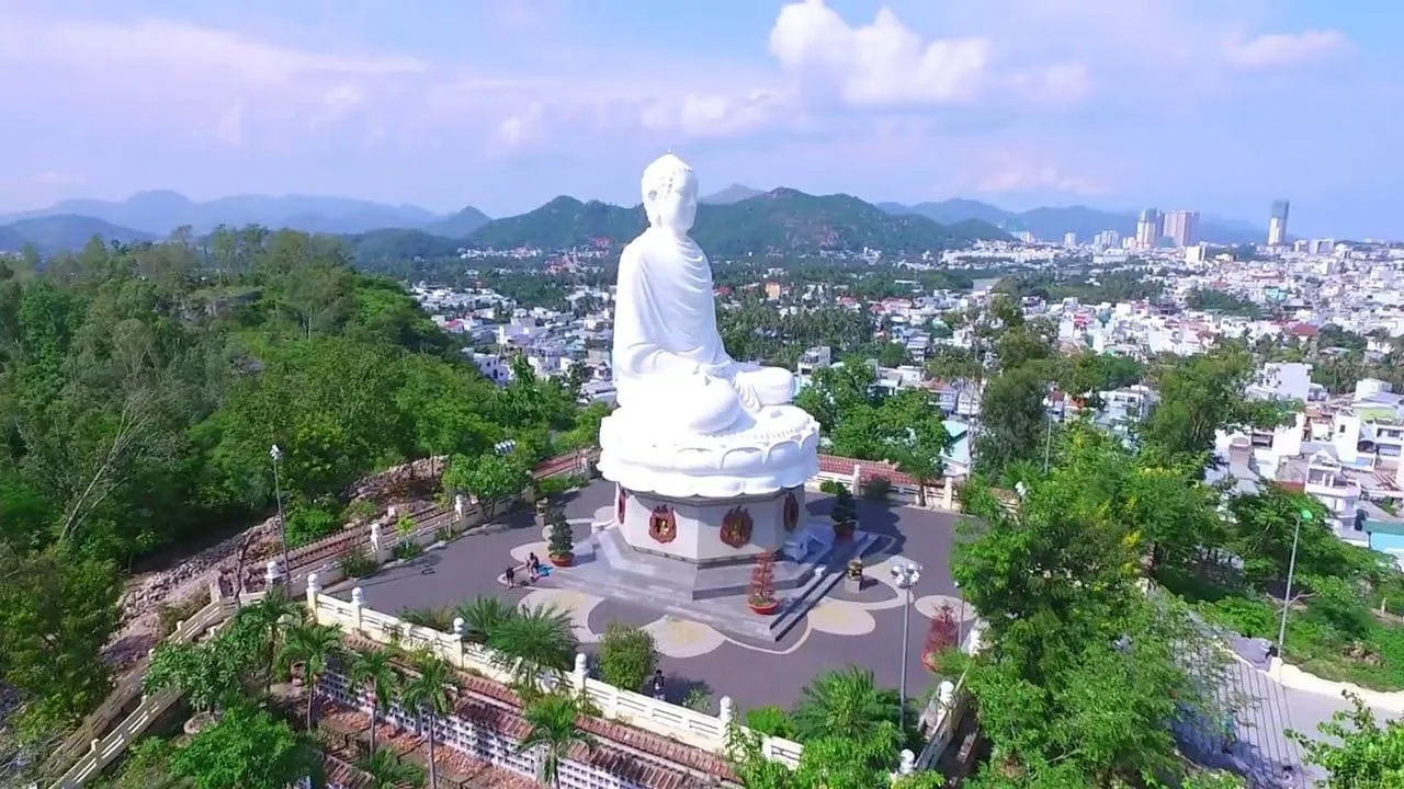 Chùa Long Sơn Nha Trang – ngôi chùa linh thiêng bậc nhất Đông Nam Á