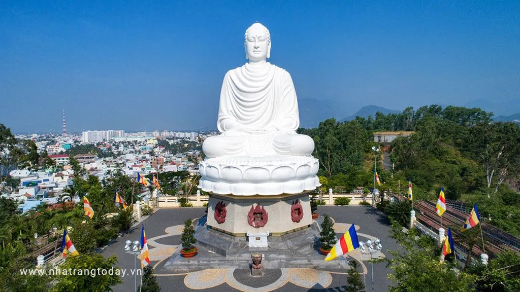 Chùa Long Sơn Nha Trang – ngôi chùa linh thiêng bậc nhất Đông Nam Á