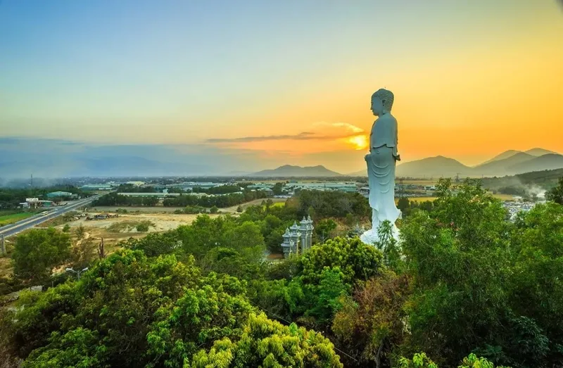 Chùa Tòng Lâm Lô Sơn – Vẻ đẹp yên bình giữa thành phố biển