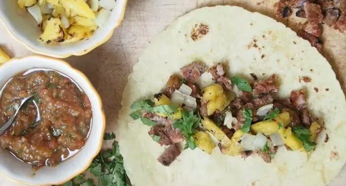 Cùng nhau chia sẻ cách làm món bánh sandwich tacos của Mexico