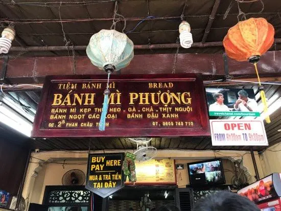 Đến Hội An, bạn đã ăn thử Bánh mì Phượng chưa?