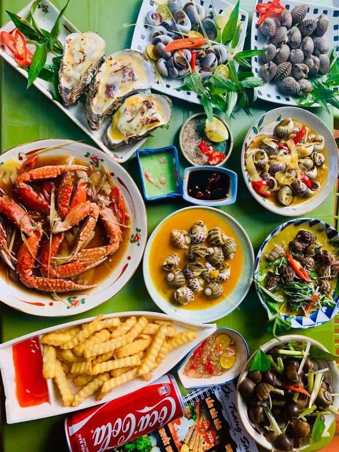 Điểm danh top 10 quán ăn vặt ngon, rẻ không thể bỏ qua ở Hà Nội