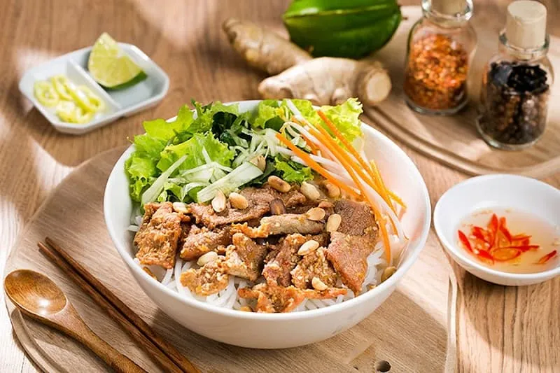 Hồ Hòa Trung – Địa điểm picnic thư giãn tuyệt vời