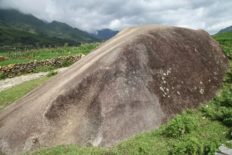 Khám phá bãi đá cổ Sapa – Nét đẹp bí ẩn thị trấn mờ sương