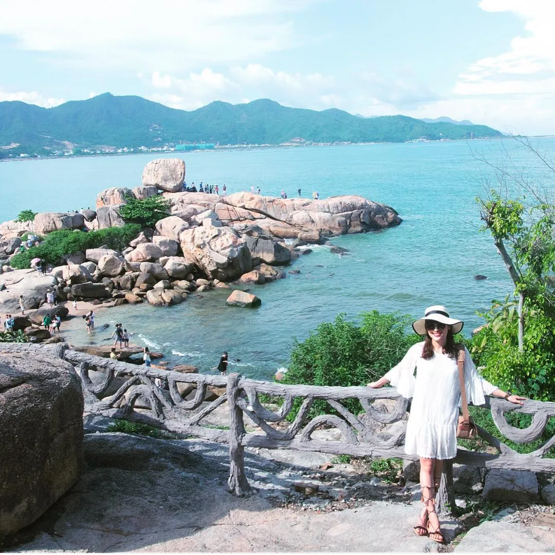 Khám phá review chi tiết từ A – Z: Hòn Chồng Nha Trang