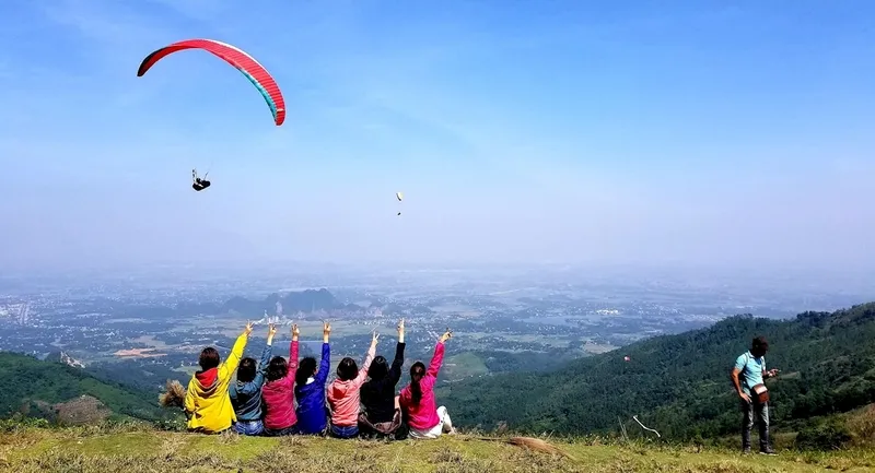 Kinh nghiệm bay dù lượn Đồi Bù mới nhất cho du khách