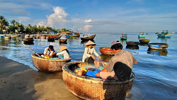 Làng chài Hàm Ninh – Review chi tiết từ A đến Z cho du khách