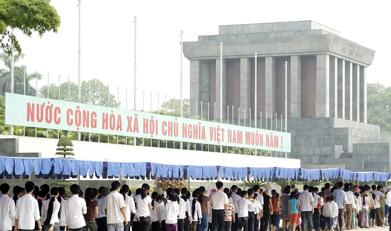 Lăng Chủ tịch Hồ Chí Minh – Hình tượng trong tim người Việt