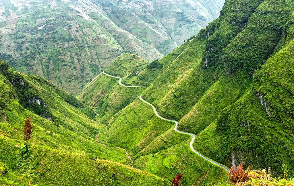 Mã Pí Lèng – Cung đèo hiểm trở và vẻ đẹp động lòng người