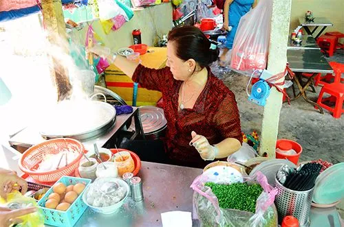 MÌ cay muối ớt “một cấp độ” 40 năm nằm trong hẻm Sài Gòn