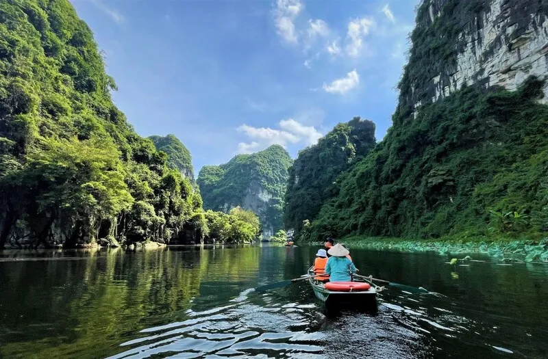 Ninh Bình tháng 7 – Tất tần tật kinh nghiệm du lịch cố đô 