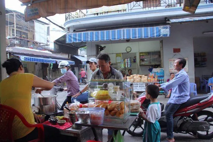 Phá lấu hẻm 10 – Quán phá lấu ngon ở Sài Gòn các tín đồ không thể bỏ qua