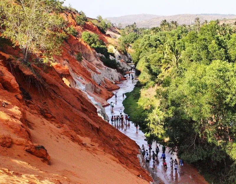 Phan Thiết Mũi Né – Khu du lịch biển cả và những cồn cát trăng