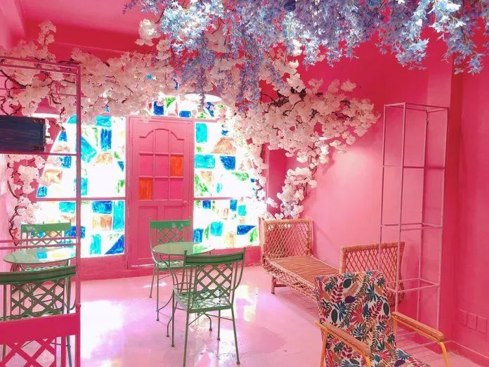 Quán Ngôi nhà màu hồng và chiếc xe màu xanh – quán cà phê đẹp đầy thơ mộng