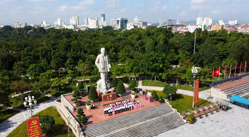 Quảng Trường Hồ Chí Minh – Điểm check in nổi tiếng ở Nghệ An