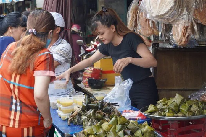 Review Chợ Bà Hoa: Ngôi nhà bình dị của người miền Trung xa xứ