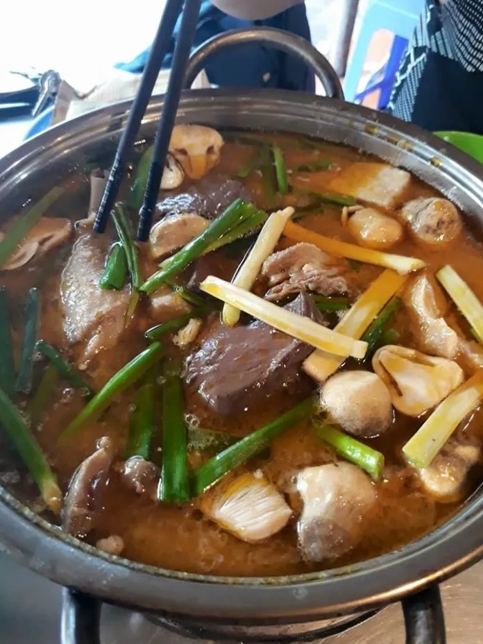 Review quán Lẩu vịt nấu chao Thành Giao: Quán ngon nổi tiếng ở Cần Thơ