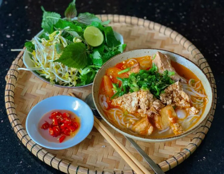 Review top 10 quán bún riêu Đà Lạt ngon, giá bình dân 