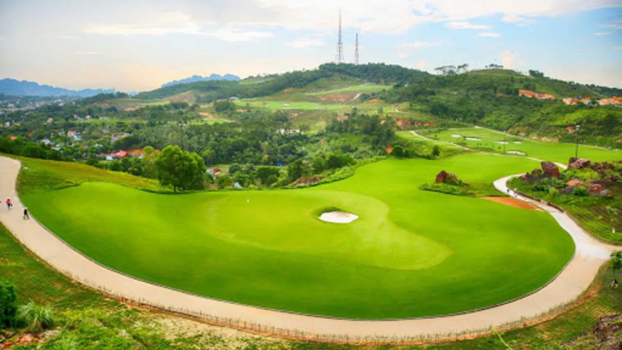 Sân golf FLC Hạ Long – Chi tiết bảng giá và các dịch vụ