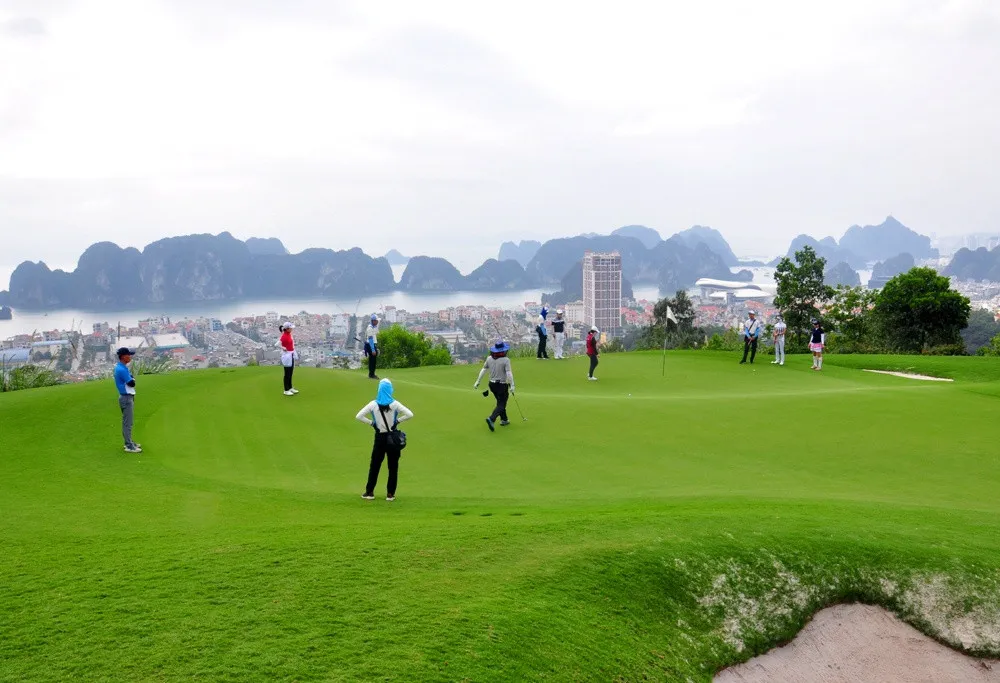 Sân golf FLC Hạ Long – Chi tiết bảng giá và các dịch vụ