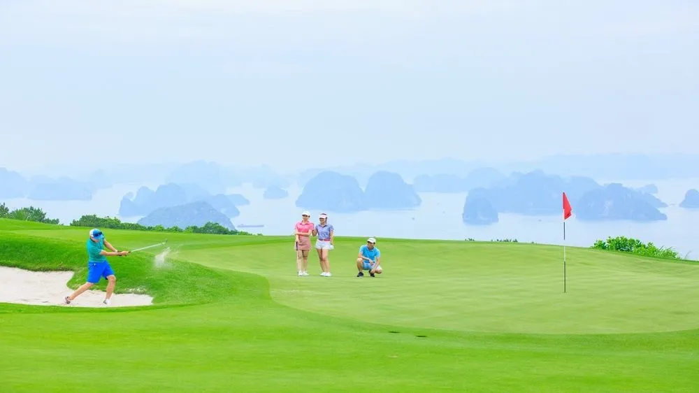 Sân golf FLC Hạ Long – Chi tiết bảng giá và các dịch vụ